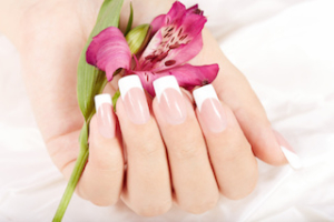  french-nails-muenchen-beispiel-mit-blume
